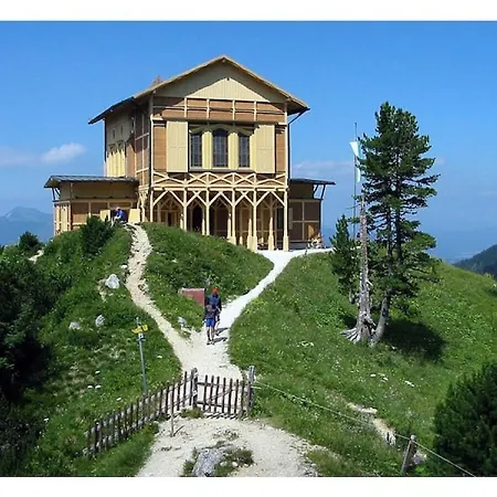With 2 Bedrooms Holiday home